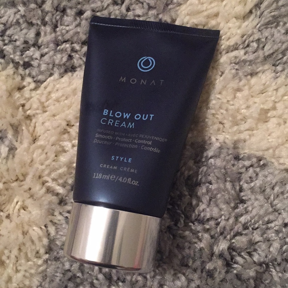 Monat blow out cream
